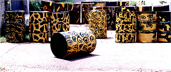 Chandraguptha Thenuwara: Barrelscape, 1998, painted barrels.